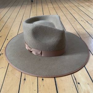 LIKE NEW lack of color Teak Rancher